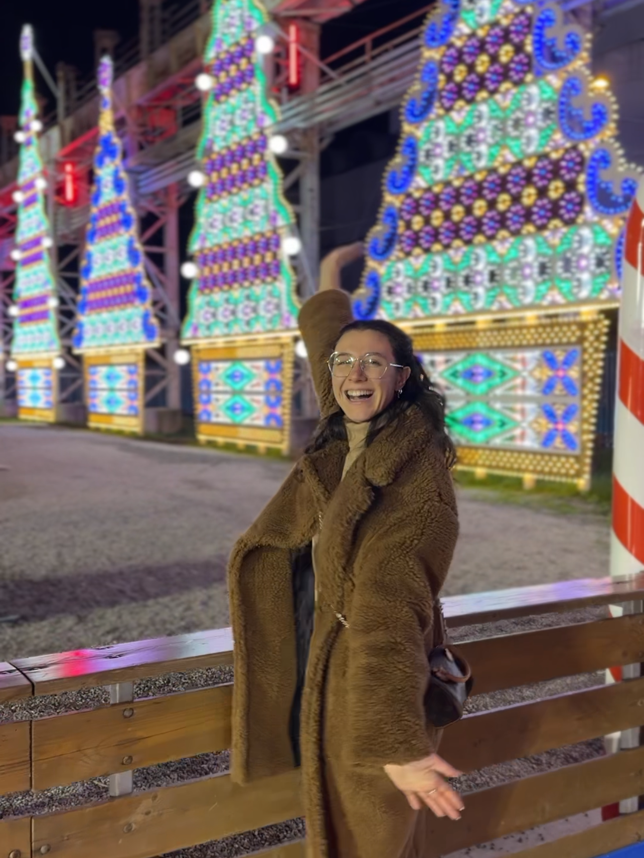Pista di pattinaggio illuminata del Villaggio Carroponte