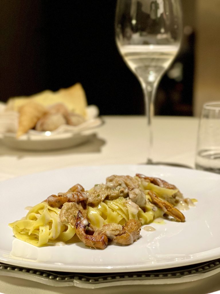 Piatto gourmet servito al Convento dei Neveri