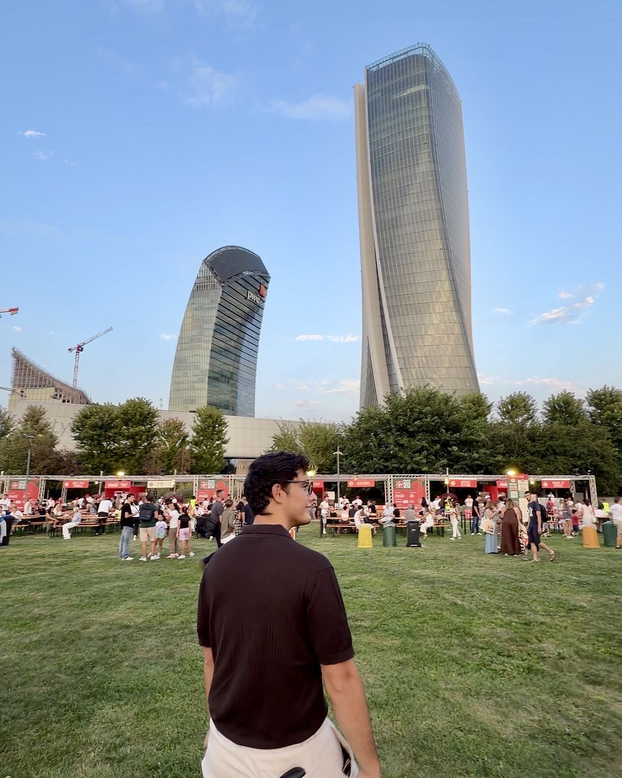I prati del Parco di CityLife ai piedi delle Tre Torri, con gli stand del Coca-Cola Pizza Village di Milano