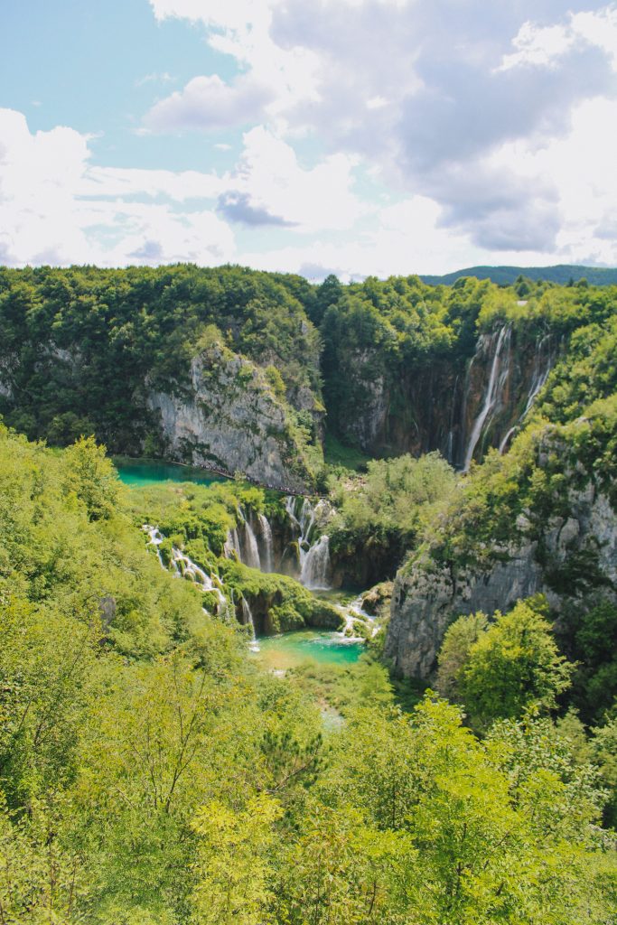Cascate dei Laghi di Plitvice con acque turchesi