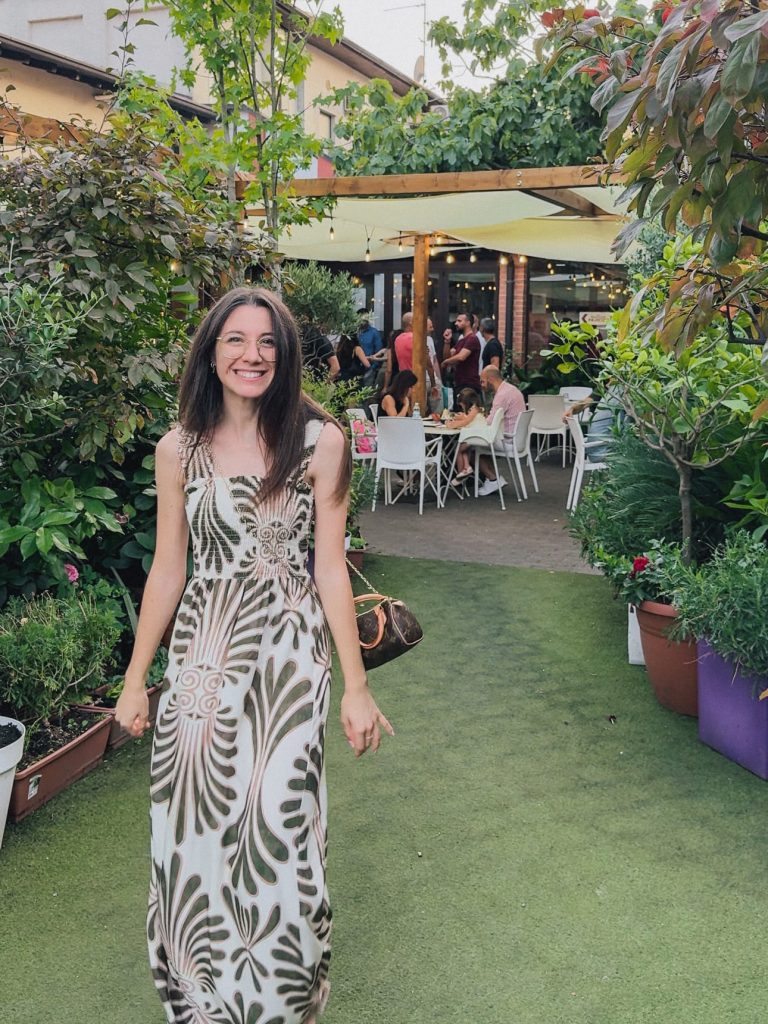 Polpettina servita nel dehors immerso nel verde di El Galet