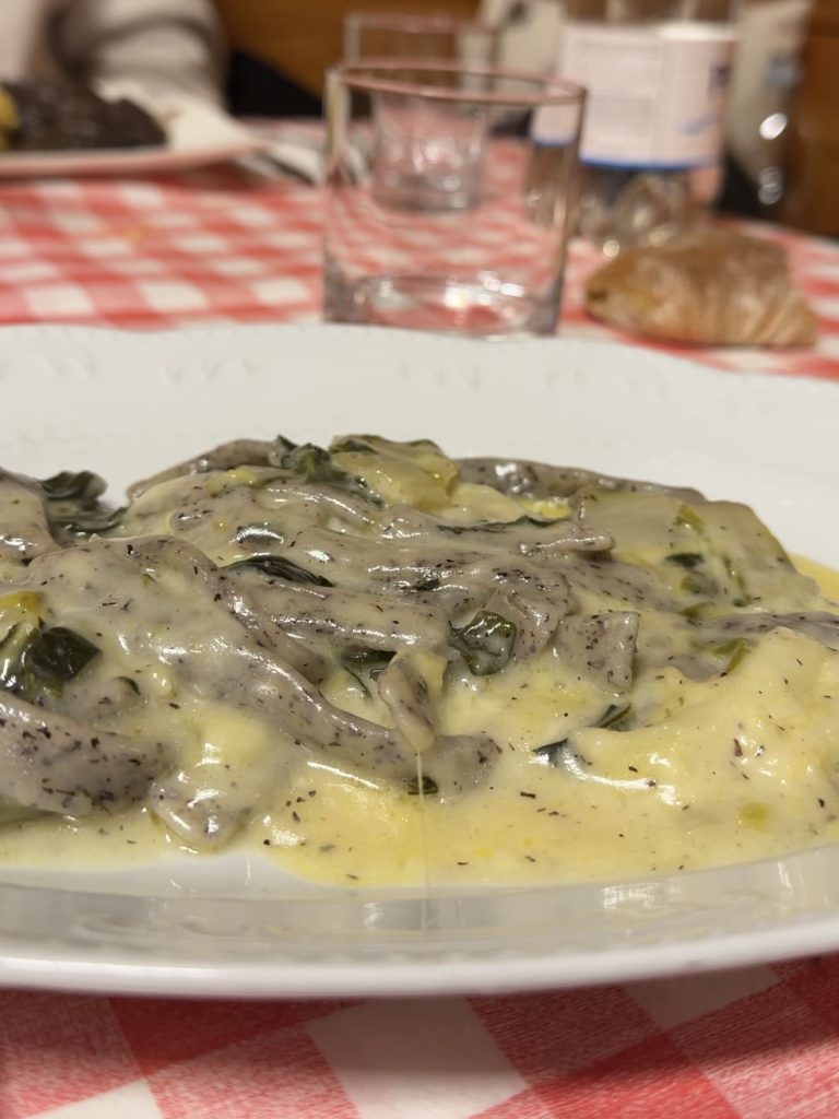 Pizzoccheri della Valtellina serviti al Rifugio Capanna Valbione
