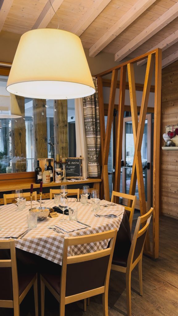 Sala interna del Ristorante Pedretti a Branzi