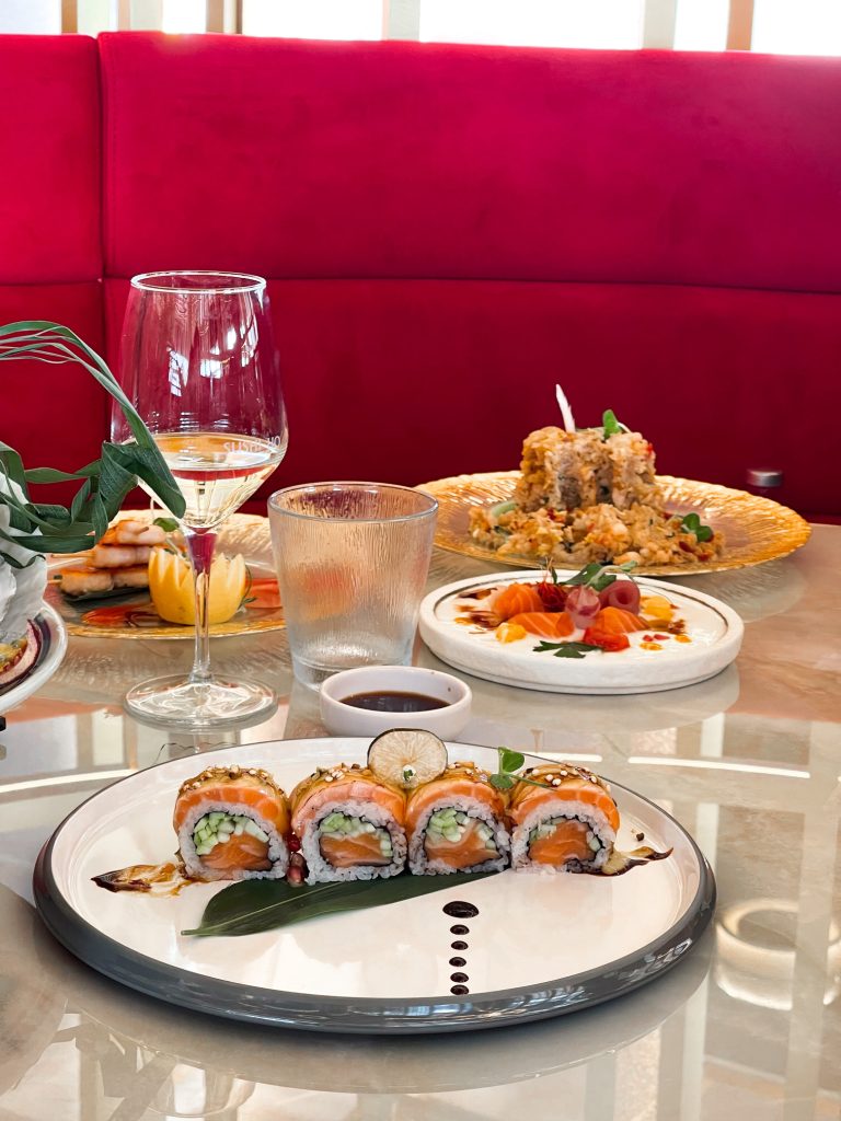 Roll con oro alimentare e mango di Sushi Ho Dalmine