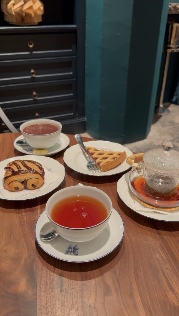Pasticcini e bevande della sala da tè La Corte di Romanengo