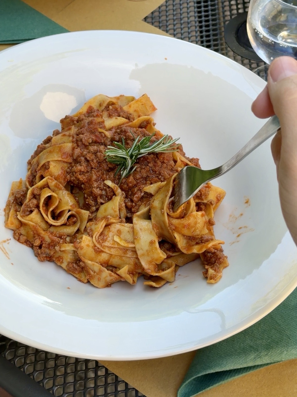 Tagliatelle al farro con ragù di manzetta al rosmarino
