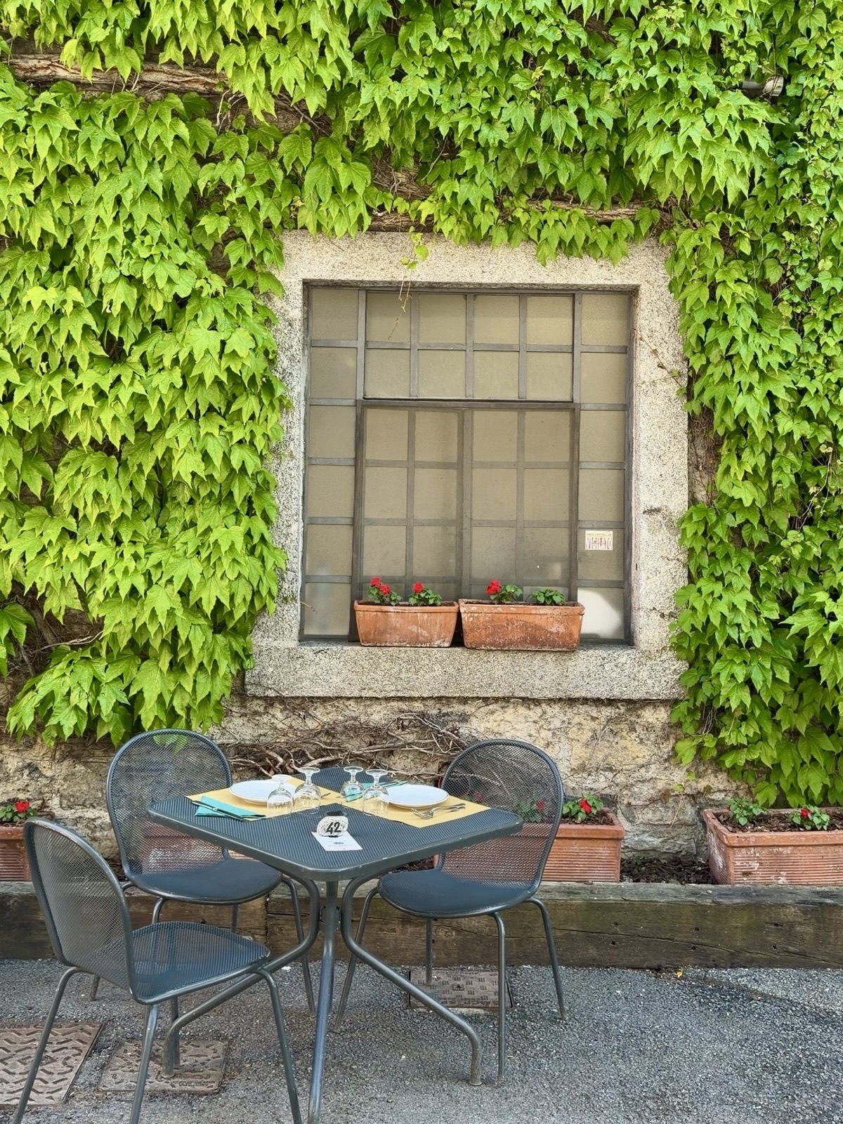 Tavolo apparecchiato all'aperto Agriturismo Sant'Anna