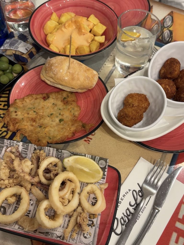 Tapas da condividere durante una cena a Malaga