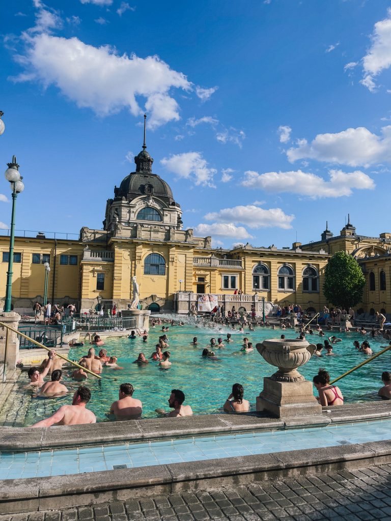 Piscine esterne delle Terme Széchenyi di Budapest