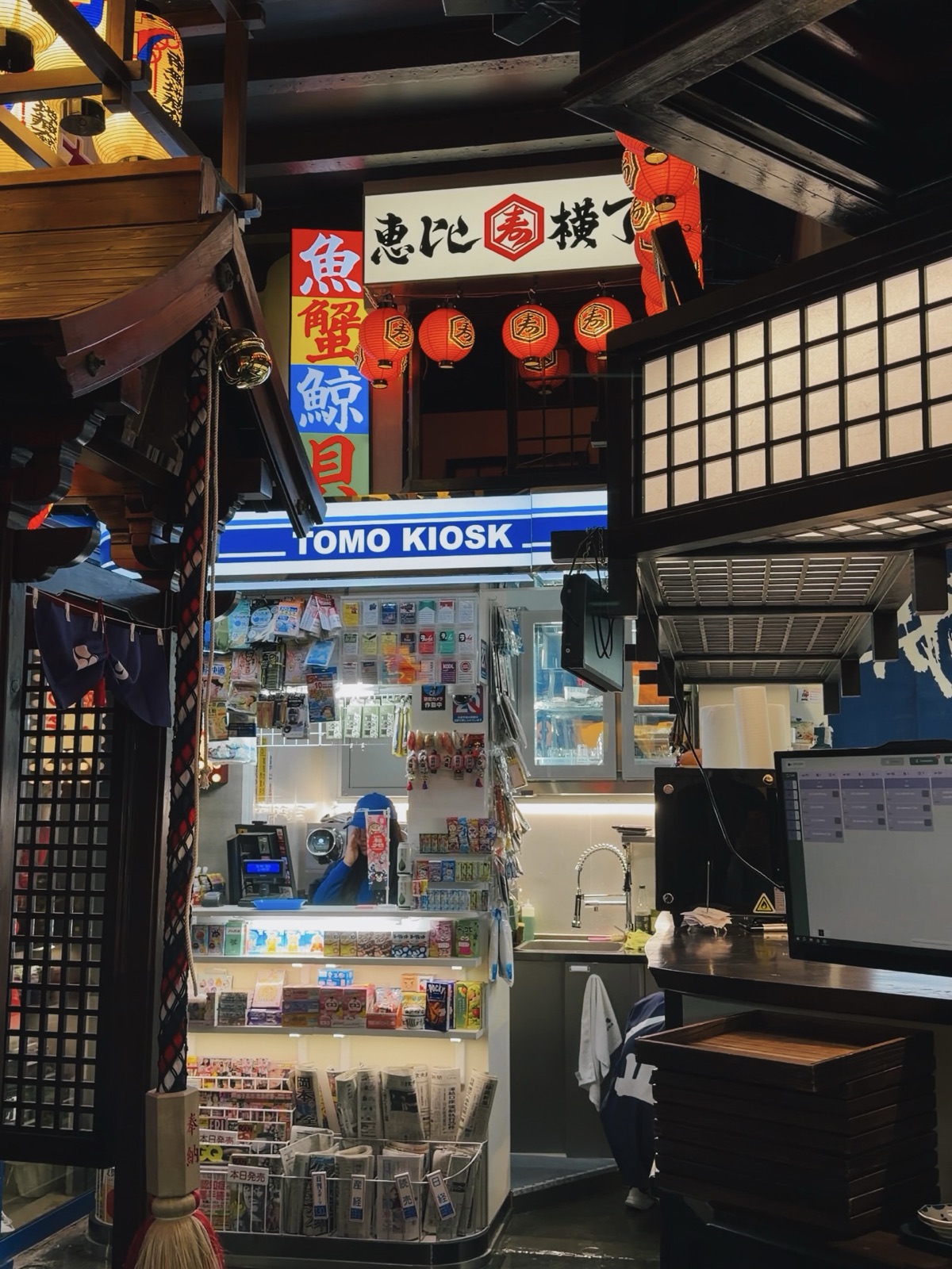 Dettagli vintage giapponesi recuperati e installati al Tsukiji Market Restaurant di Milano