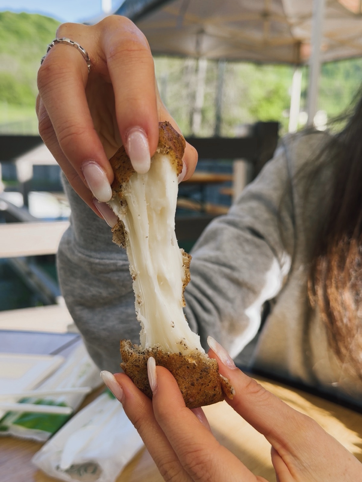Sciatt che fila con il taleggio all'interno