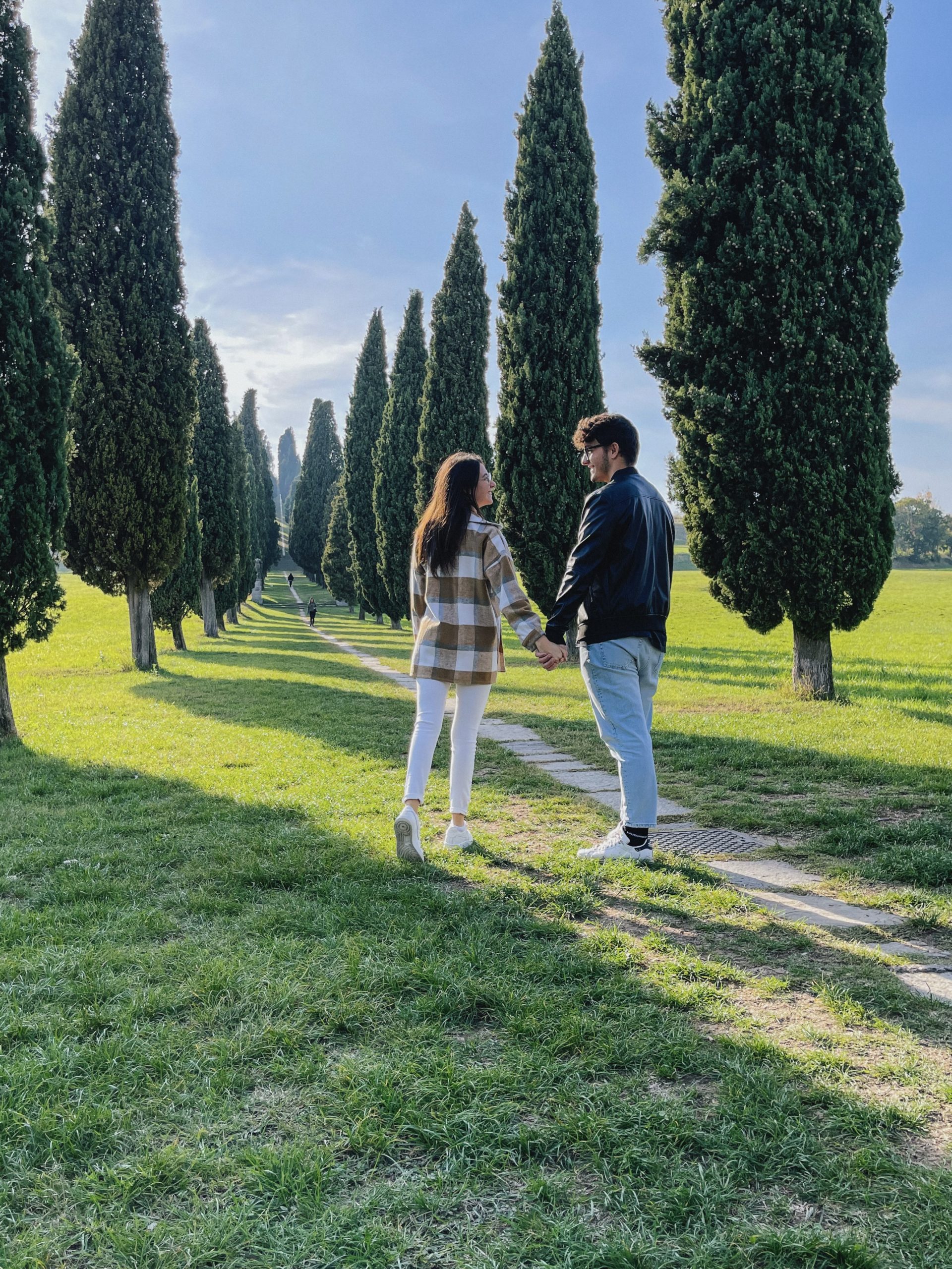 Viale dei Cipressi di Inverigo, angolo di Toscana in Brianza