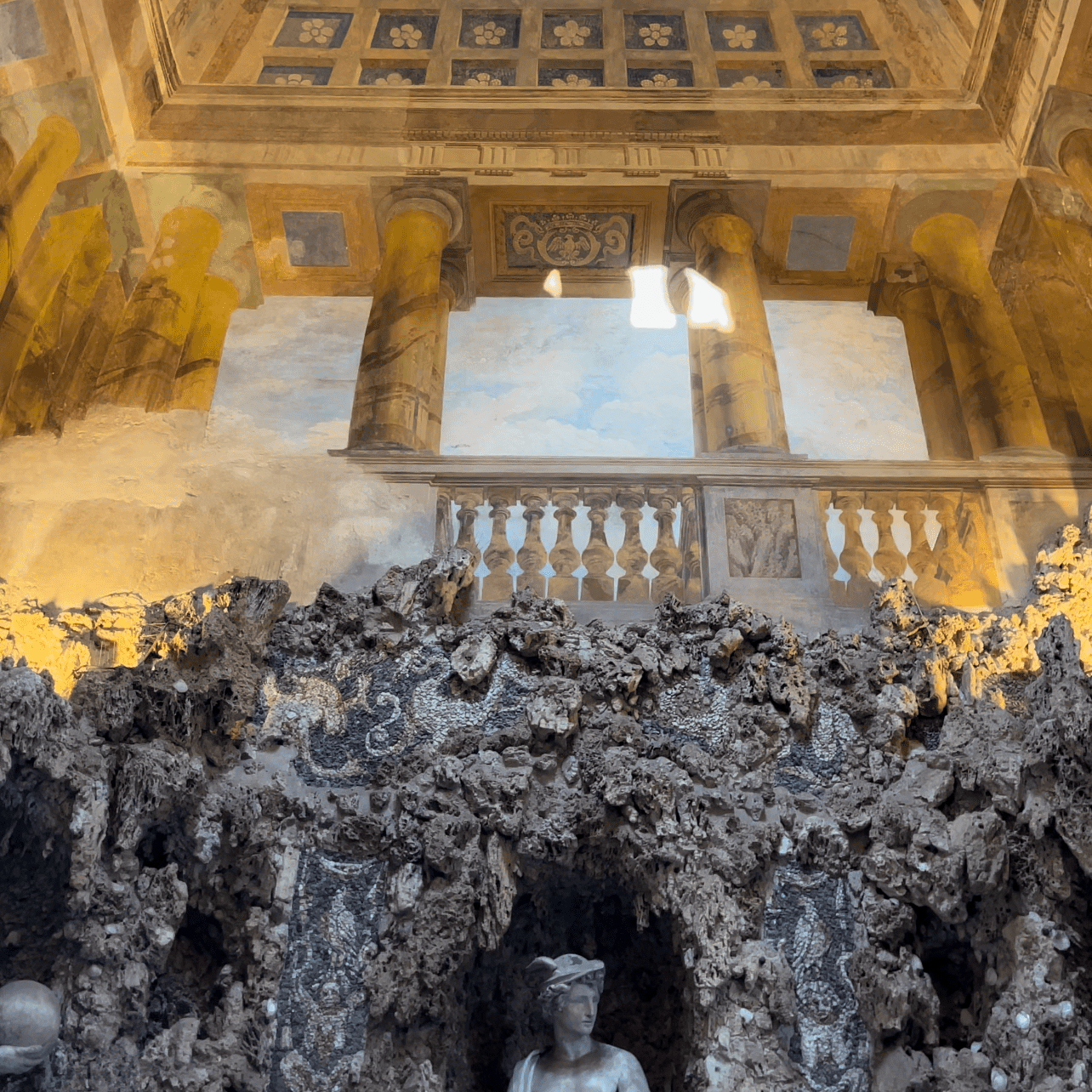 Sala interna affrescata di Villa Litta a Lainate